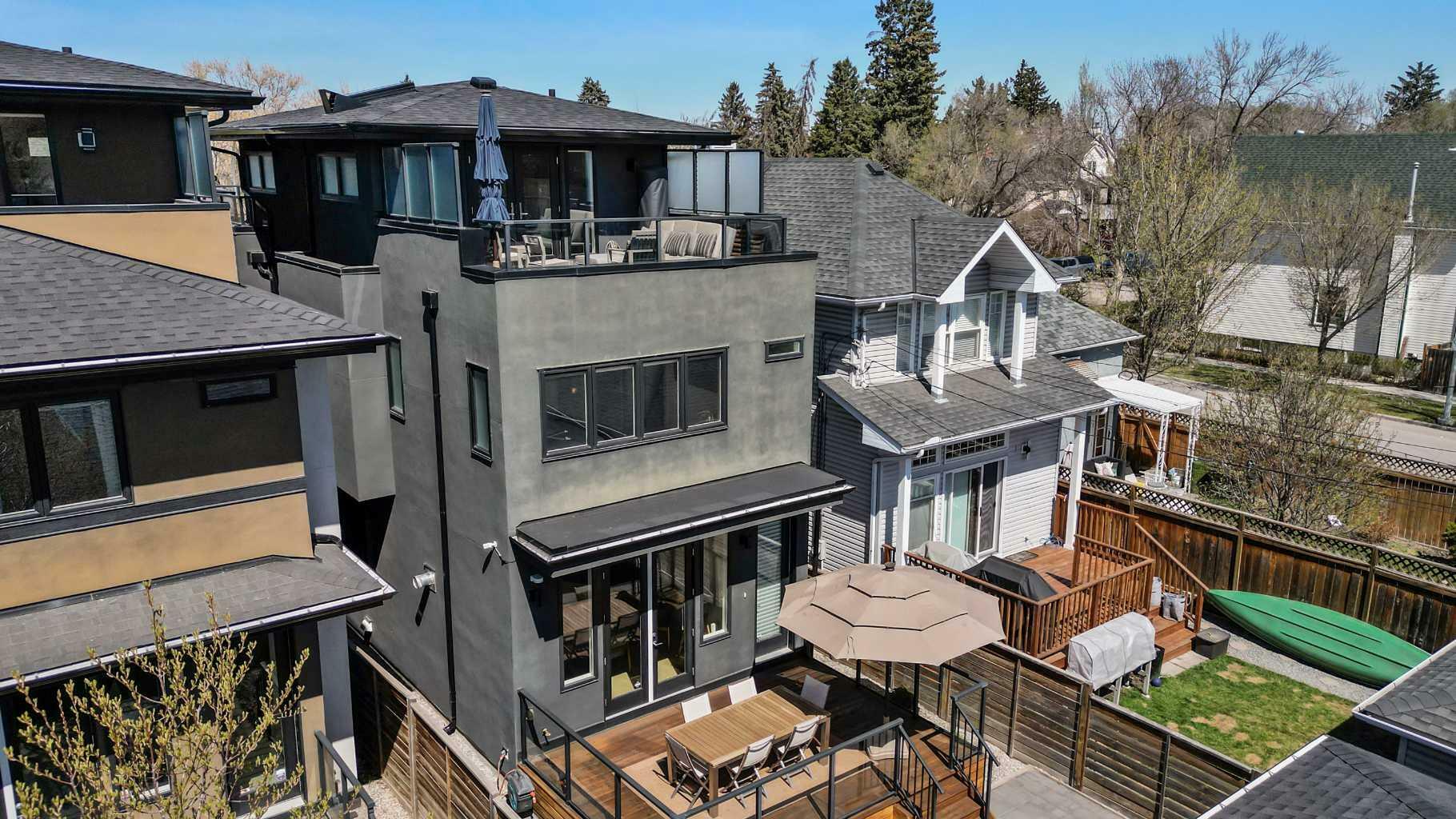 Property Photo: 805 19 Avenue NW AB T2M 0Z4