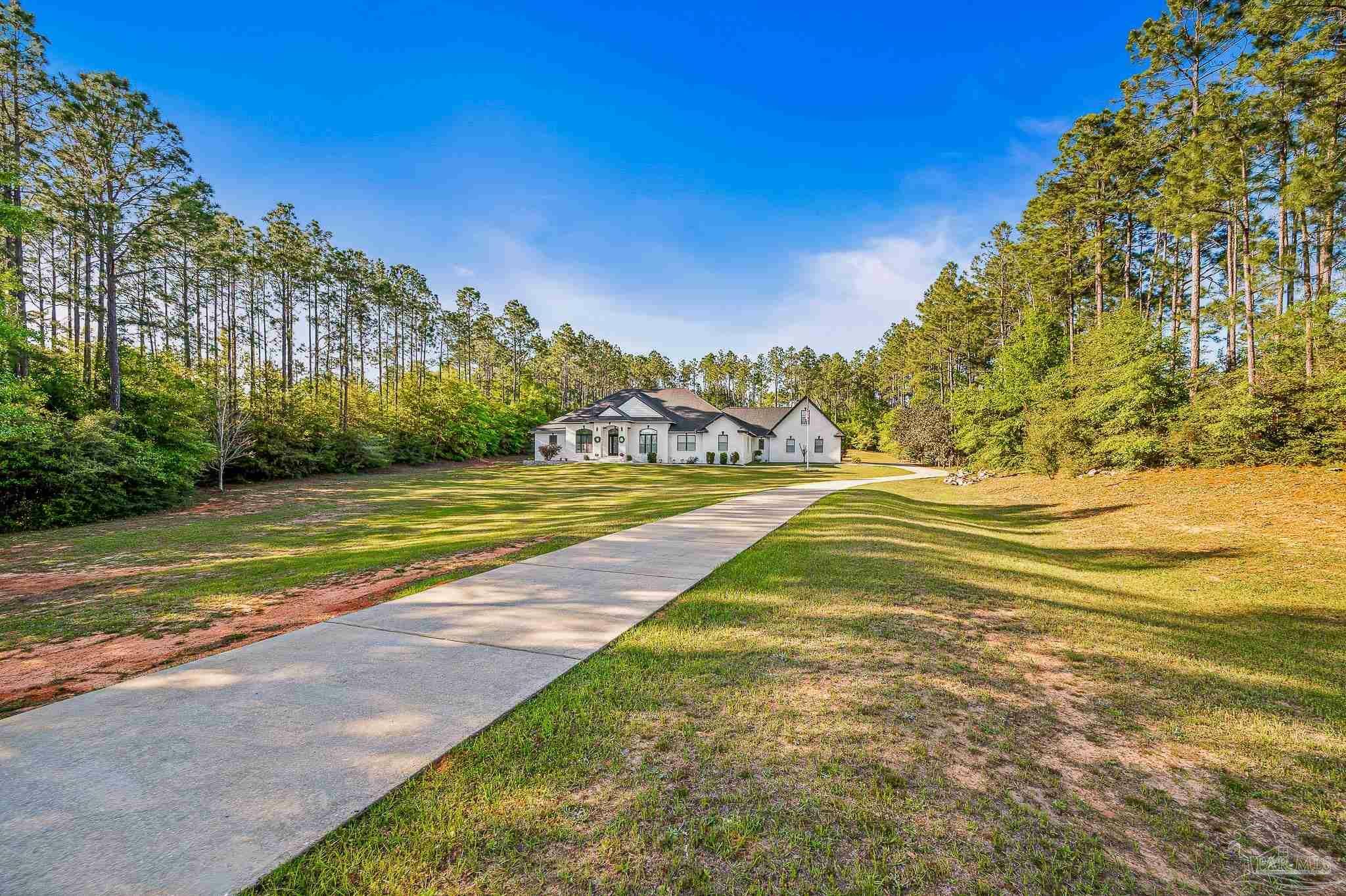Property Photo: 6786 Quintette Rd FL 32571