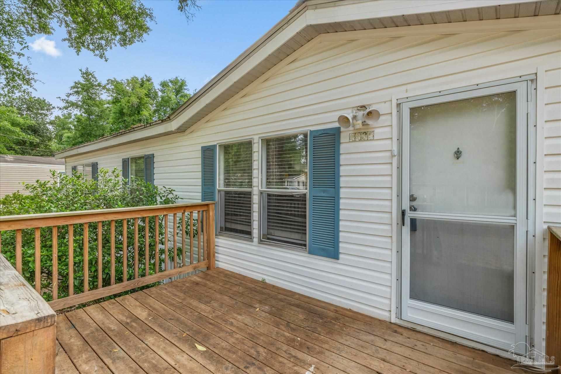 Property Photo: 4485 Gainer Ave FL 32583