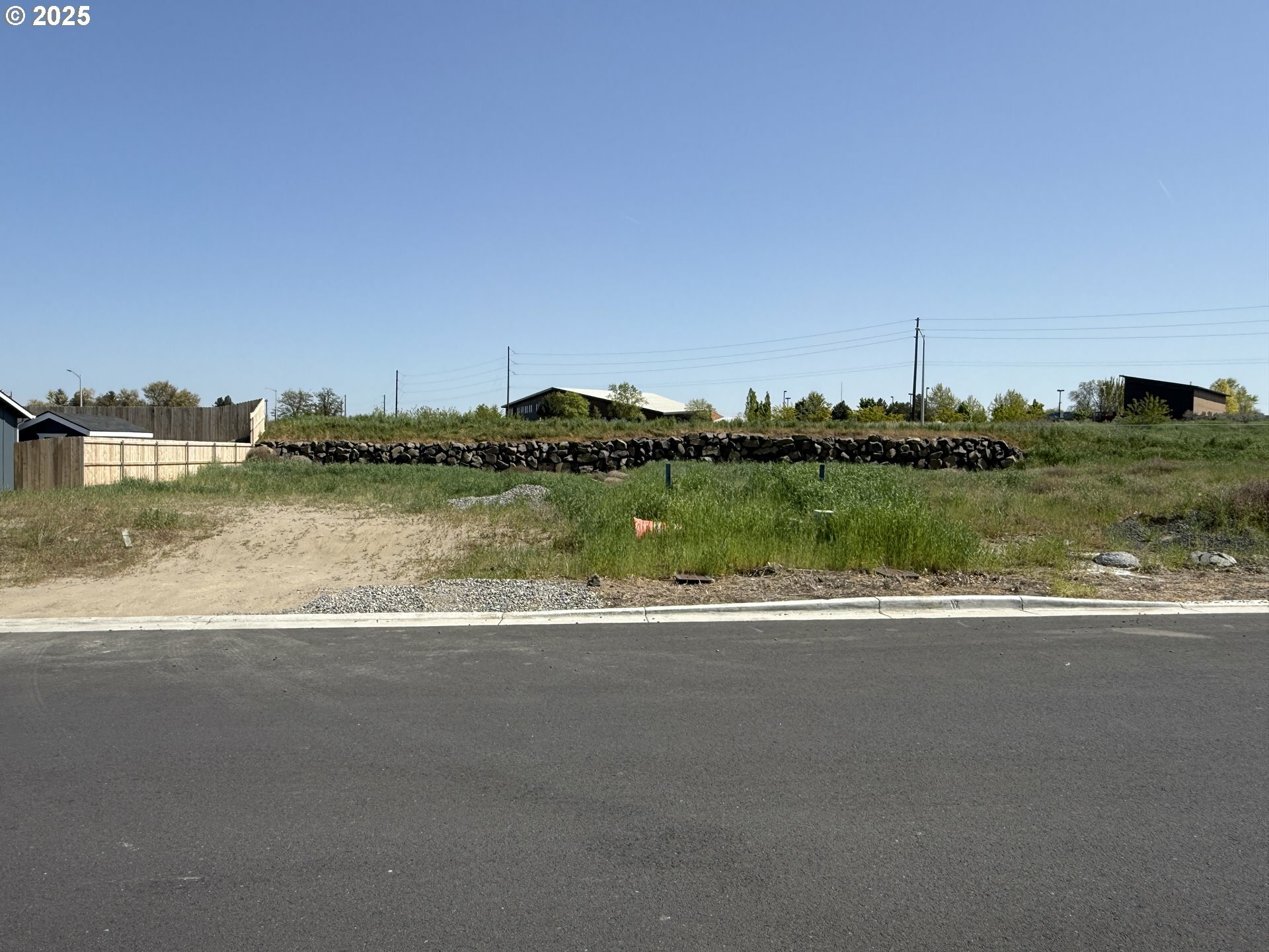 Property Photo:  1277 SE 9th St  OR 97838 