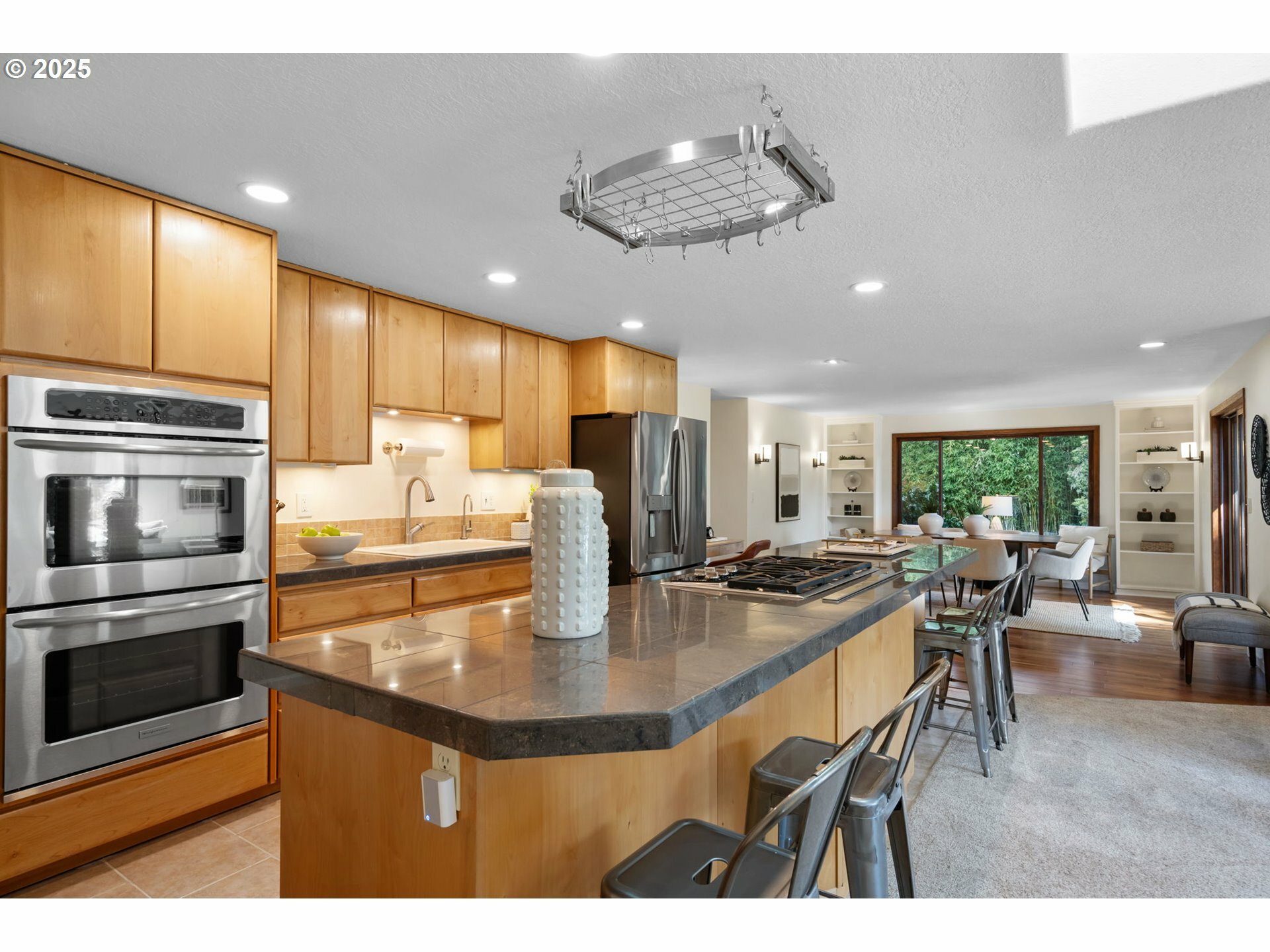 Property Photo: 11821 SE Sunnycreek Ln OR 97015