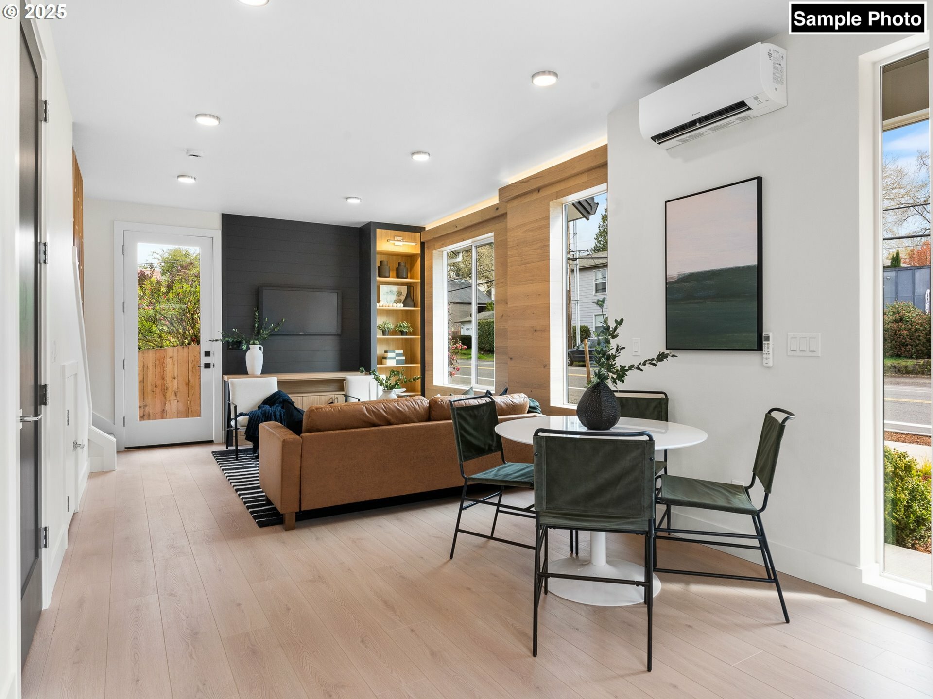 Property Photo: 3005 NE Ainsworth St 2 OR 97211