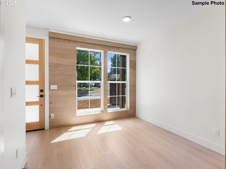 Property Photo:  3005 NE Ainsworth St  OR 97211 