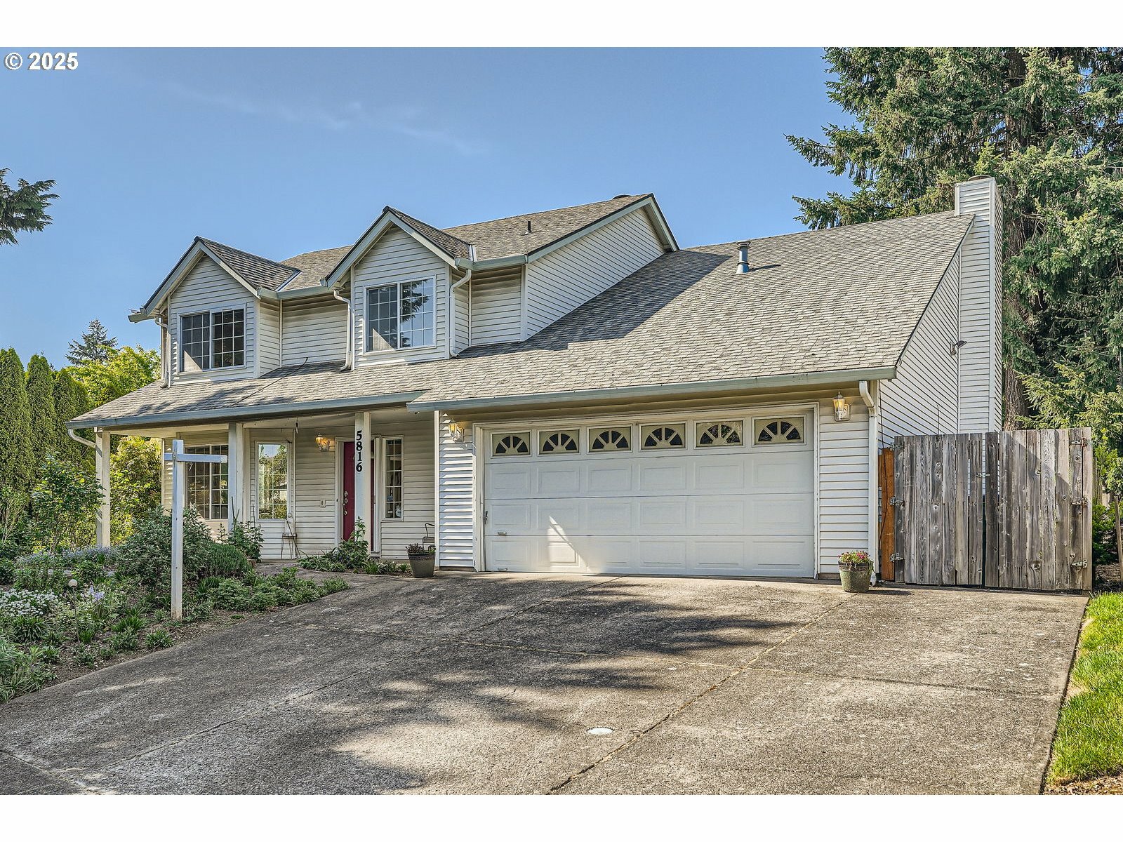 Property Photo: 5816 NE 82nd Ct WA 98662