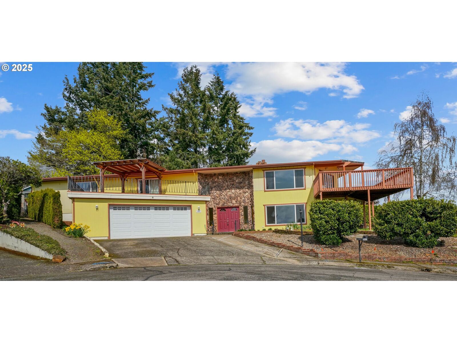 Property Photo: 3457 Champlain Ct OR 97304