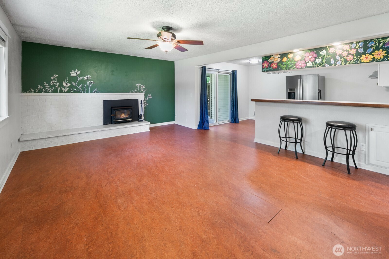 Property Photo: 526 214th Street SW 22A WA 98021