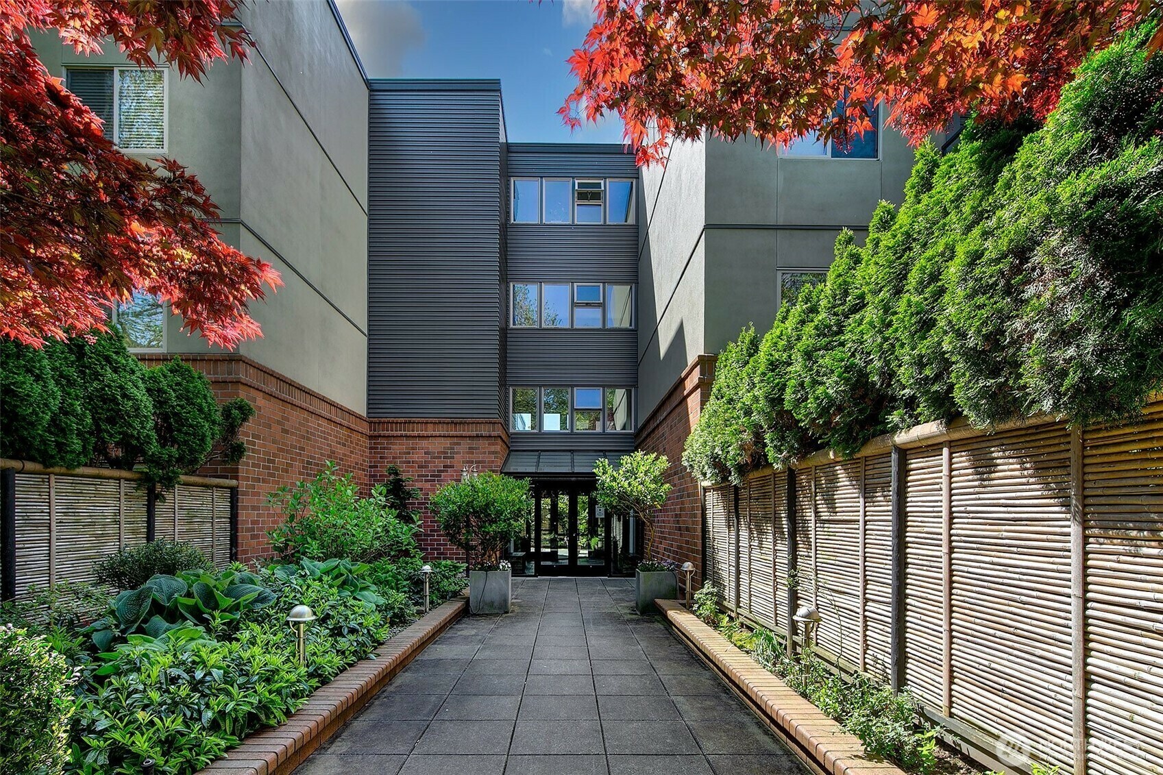 Property Photo: 275 W Roy Street 212 WA 98119