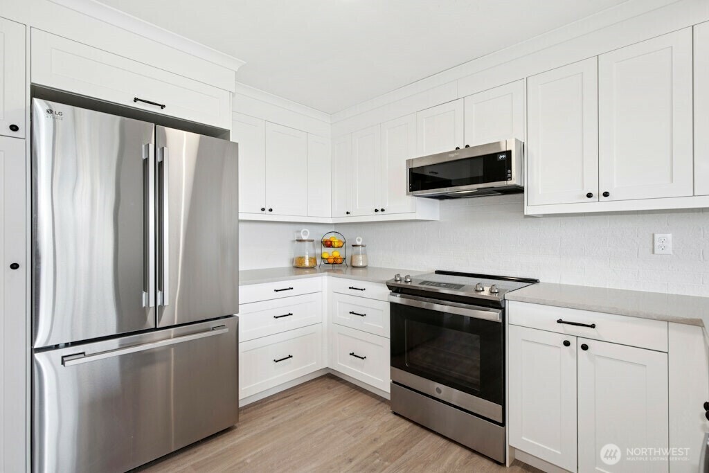 Property Photo:  1706 NE 179th C102  WA 98155 