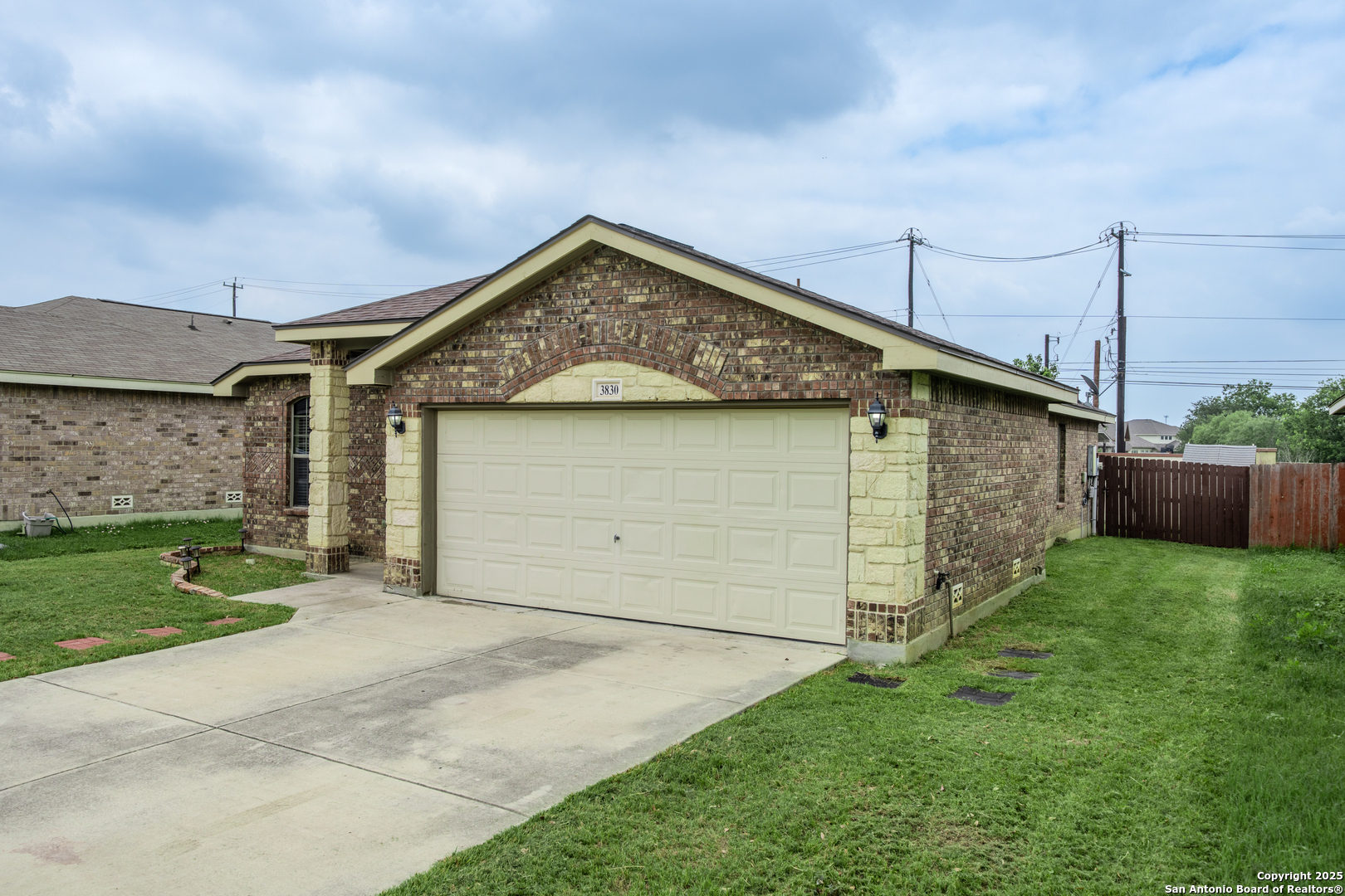 Property Photo: 3830 Bogie Way TX 78109