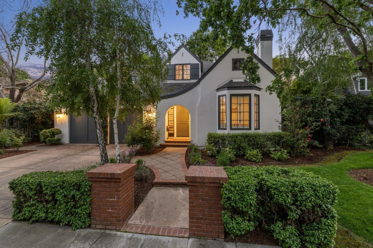 Property Photo: 170 Hanna Way CA 94025