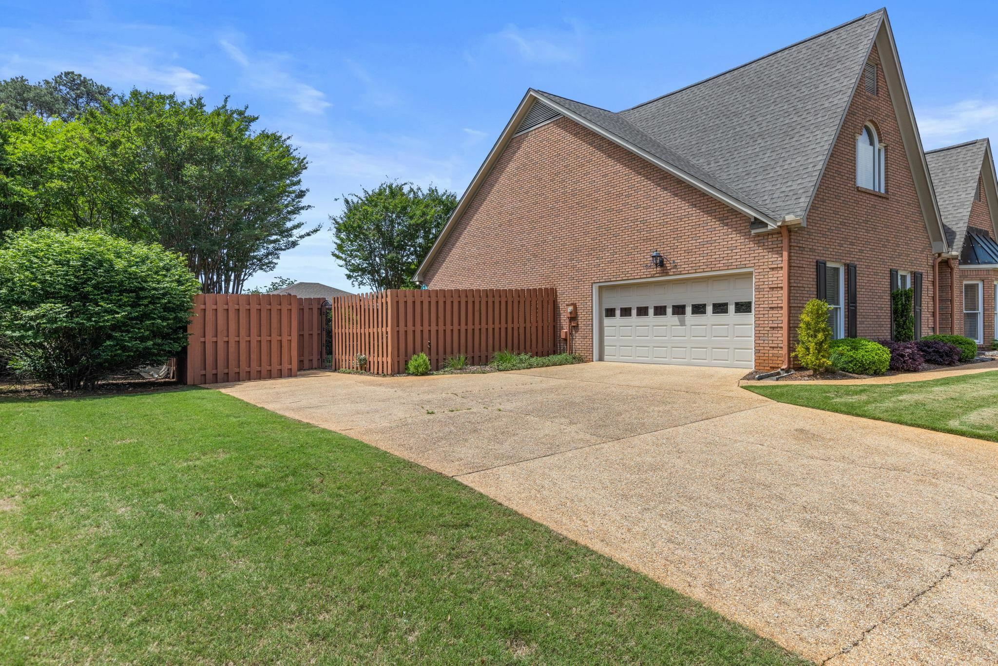 Property Photo: 12 Brannon Ct AL 35630 - FLORENCE