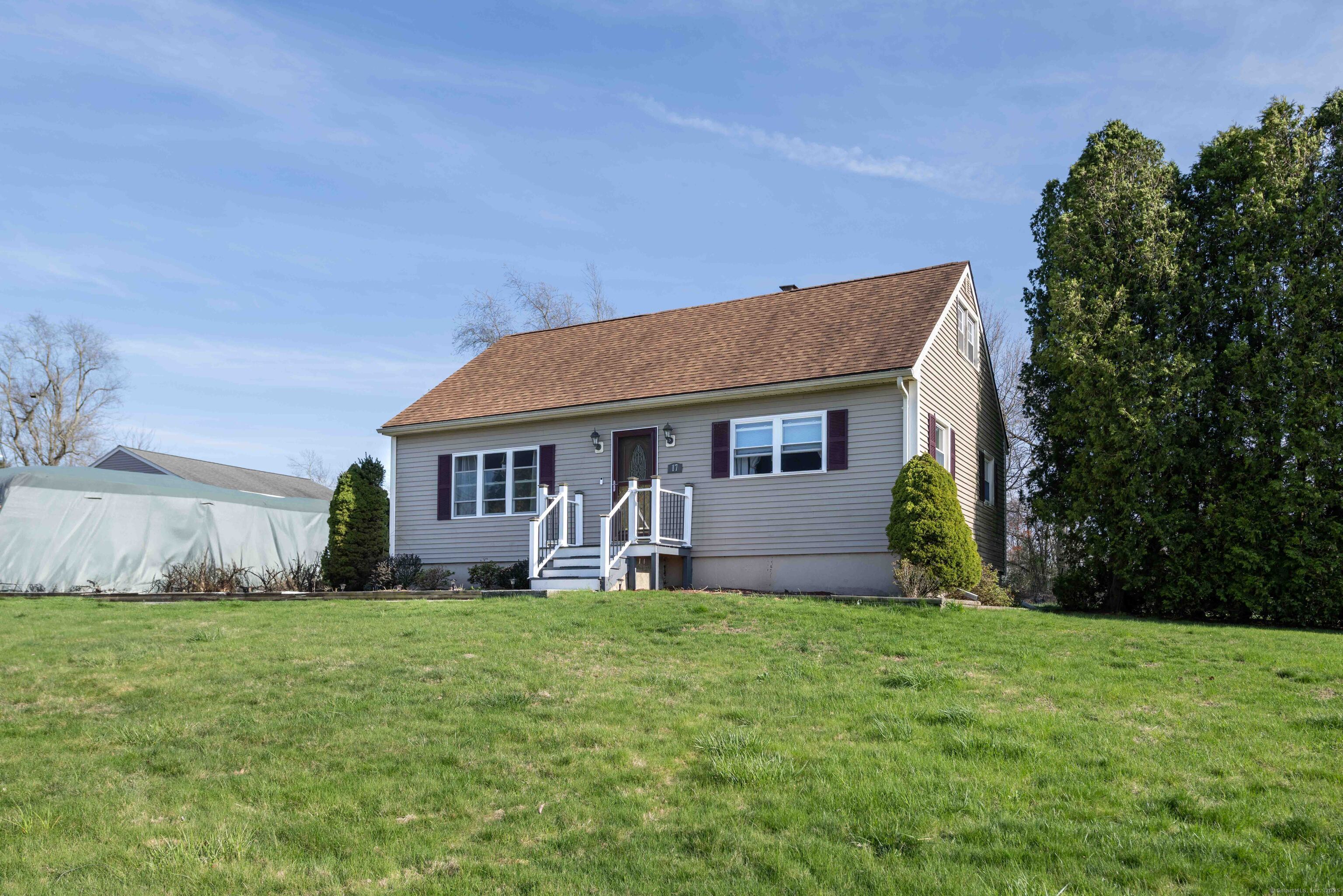 Property Photo:  17 Terry Lane  CT 06374 