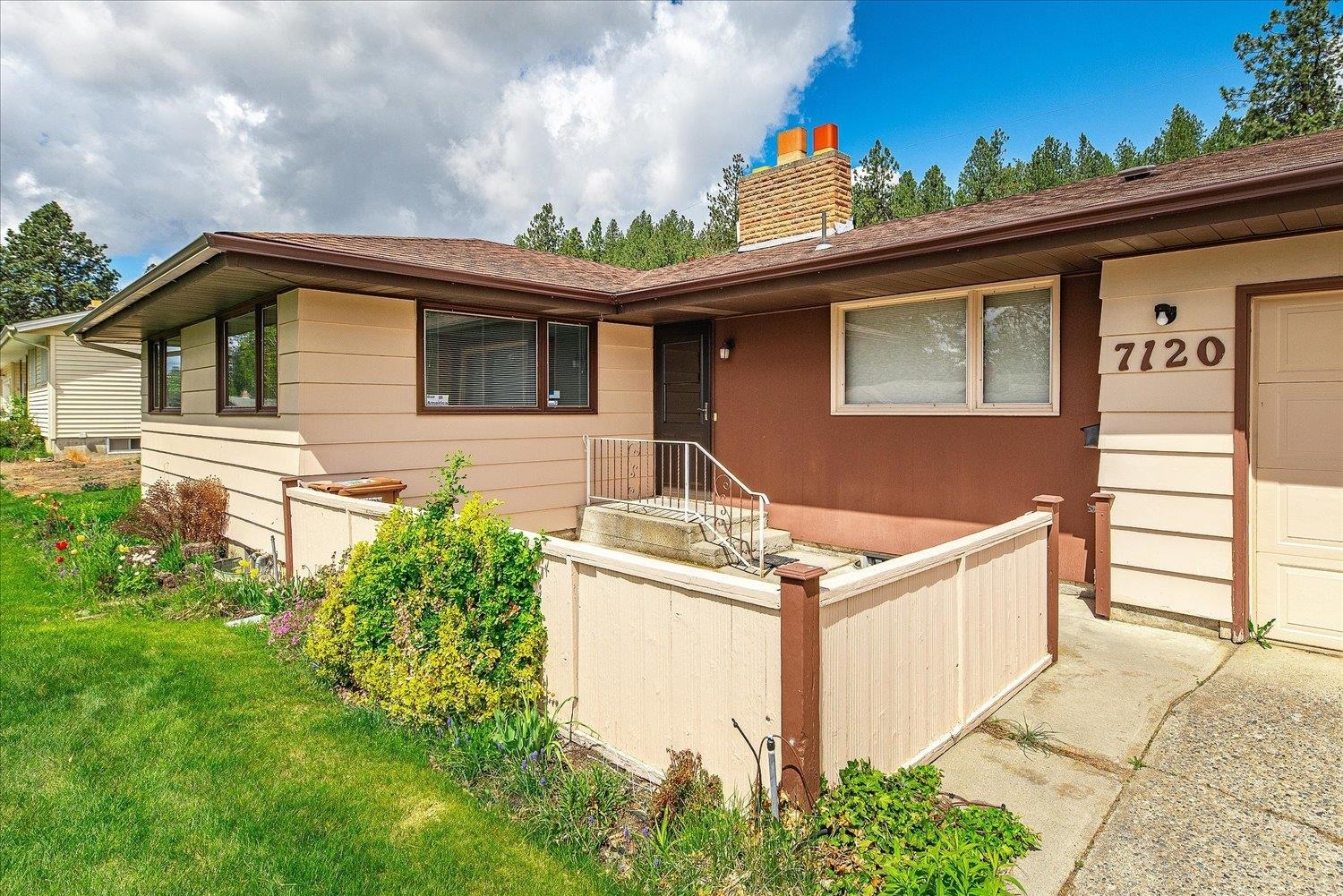 Property Photo: 7120 N Audubon Dr WA 99208-4517
