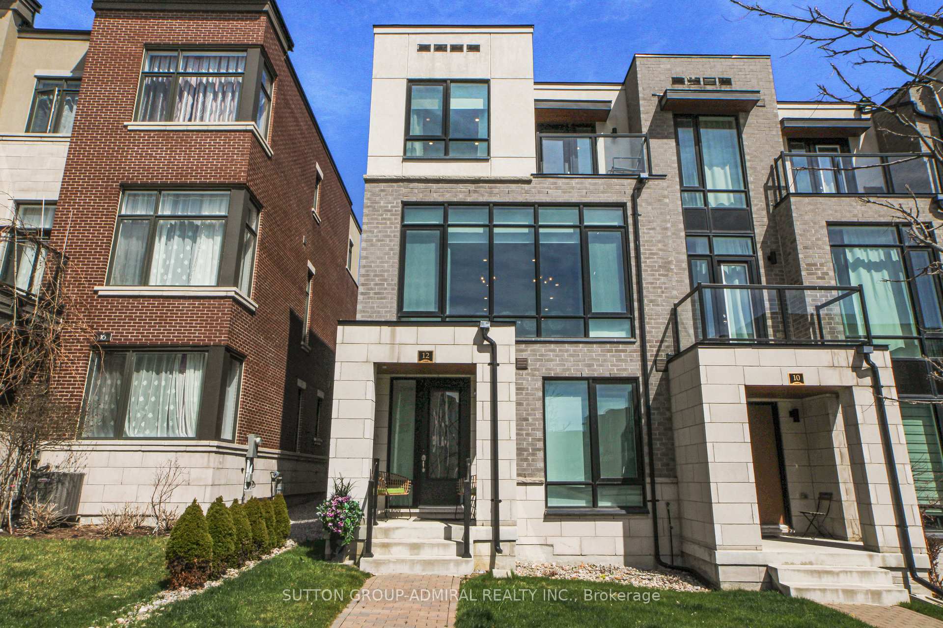 Property Photo: 12 Carrville Woods Circle ON L6A 4Z6