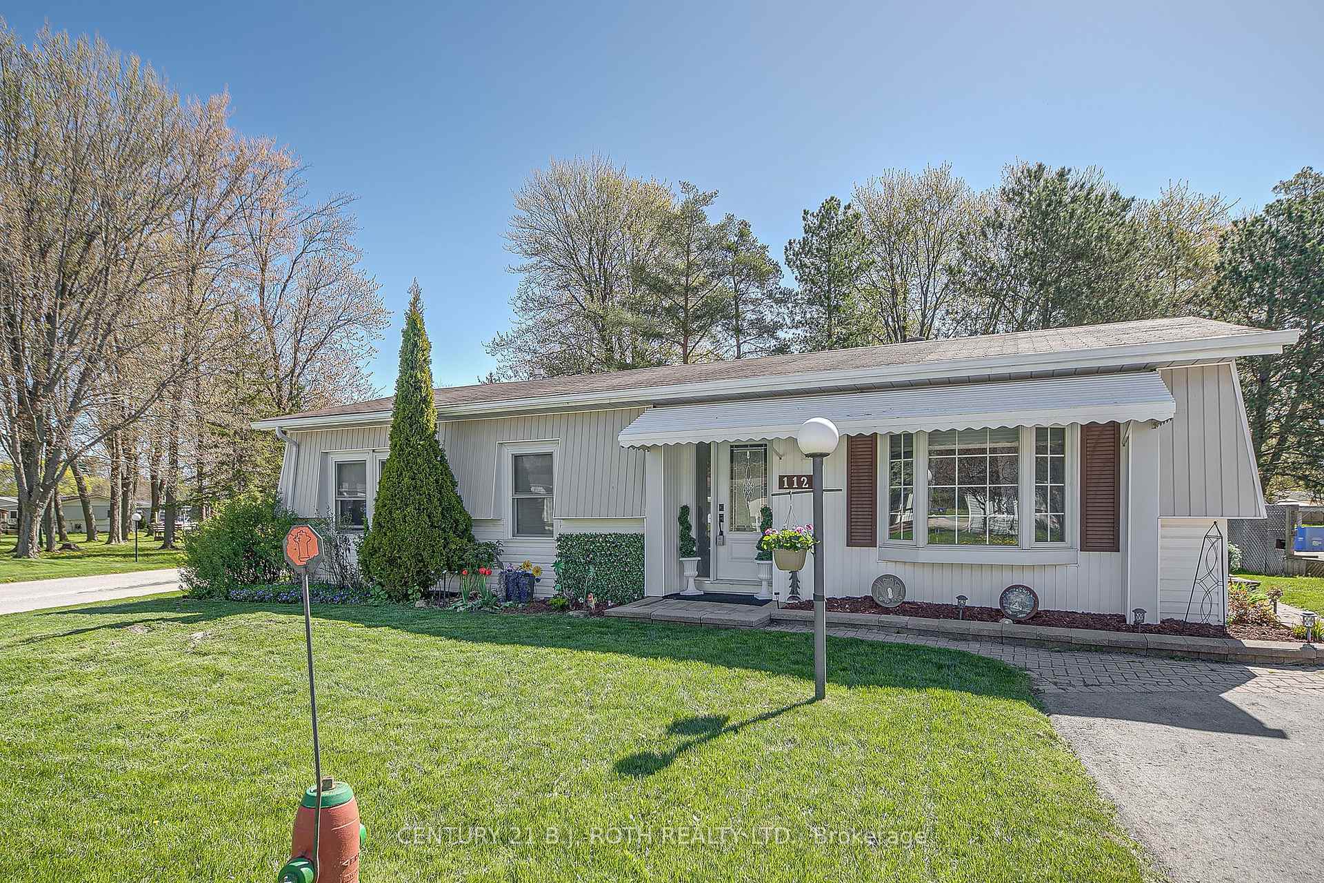 Property Photo: 112 Linden Lane ON L9S 1N4