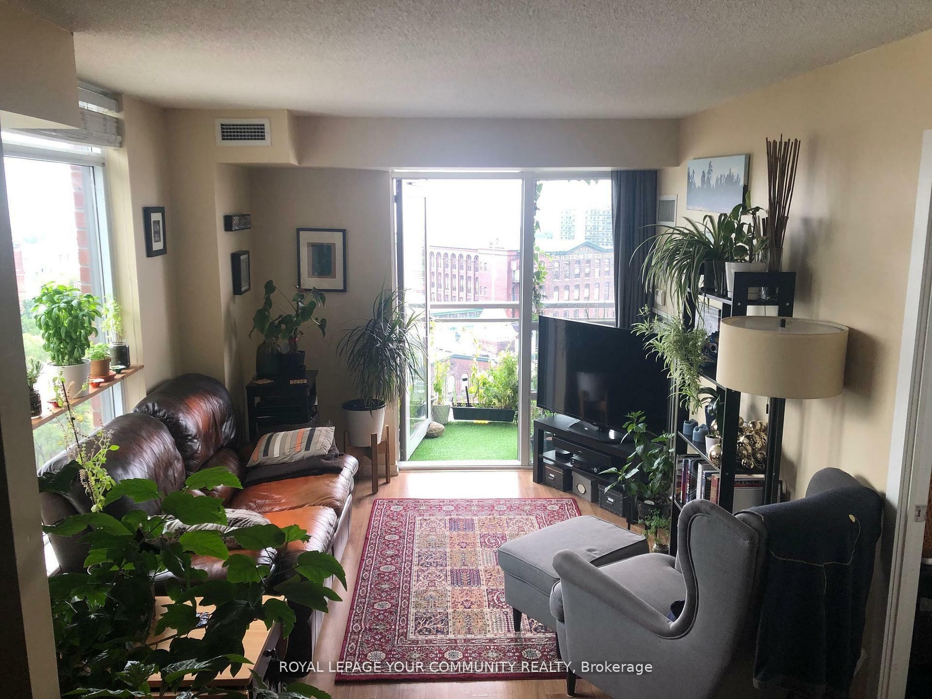 Property Photo: 38 Joe Shuster Way 1306 ON M6K 0A5