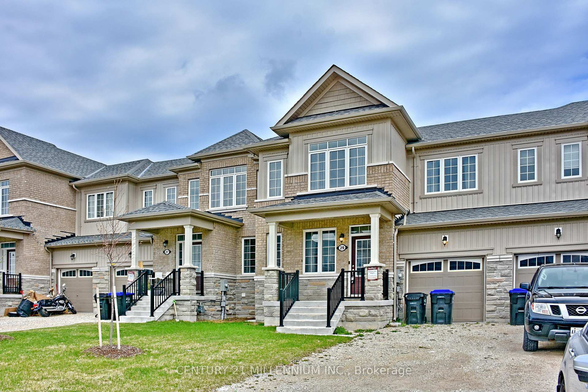 Property Photo: 29 Stately Drive ON L0M 1S0