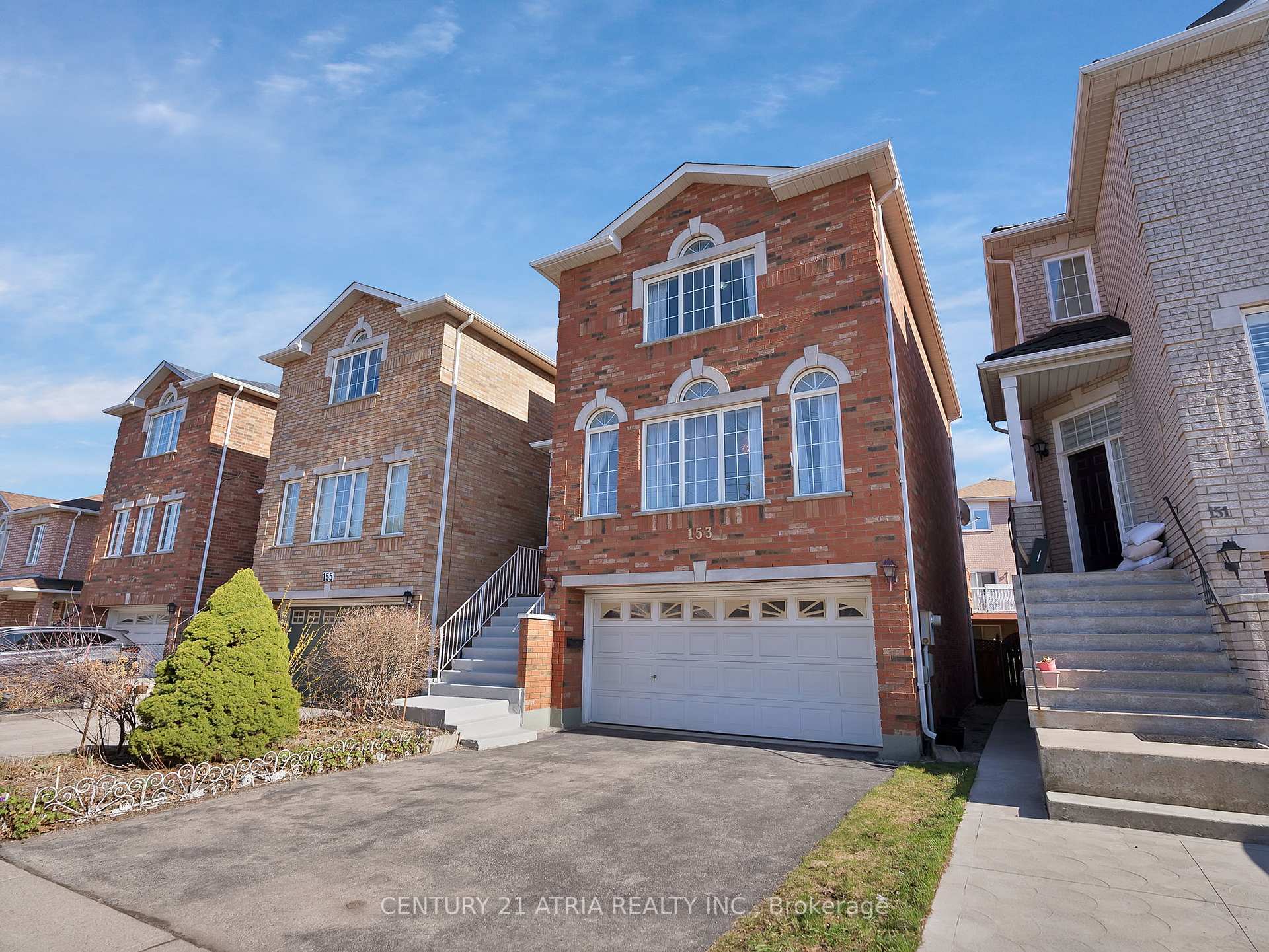 Photo de la propriété: 153 Wright Avenue ON M9N 3Z1