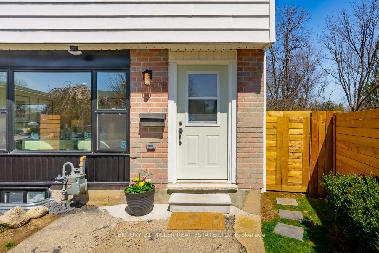 Property Photo: 669 Parkview Crescent ON N3H 5A1