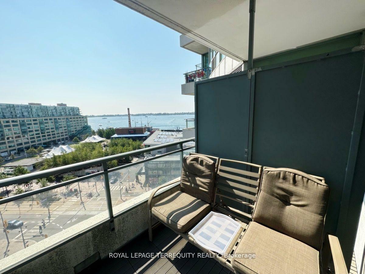 Property Photo: 228 Queens Quay W 1202 ON M5J 2X1