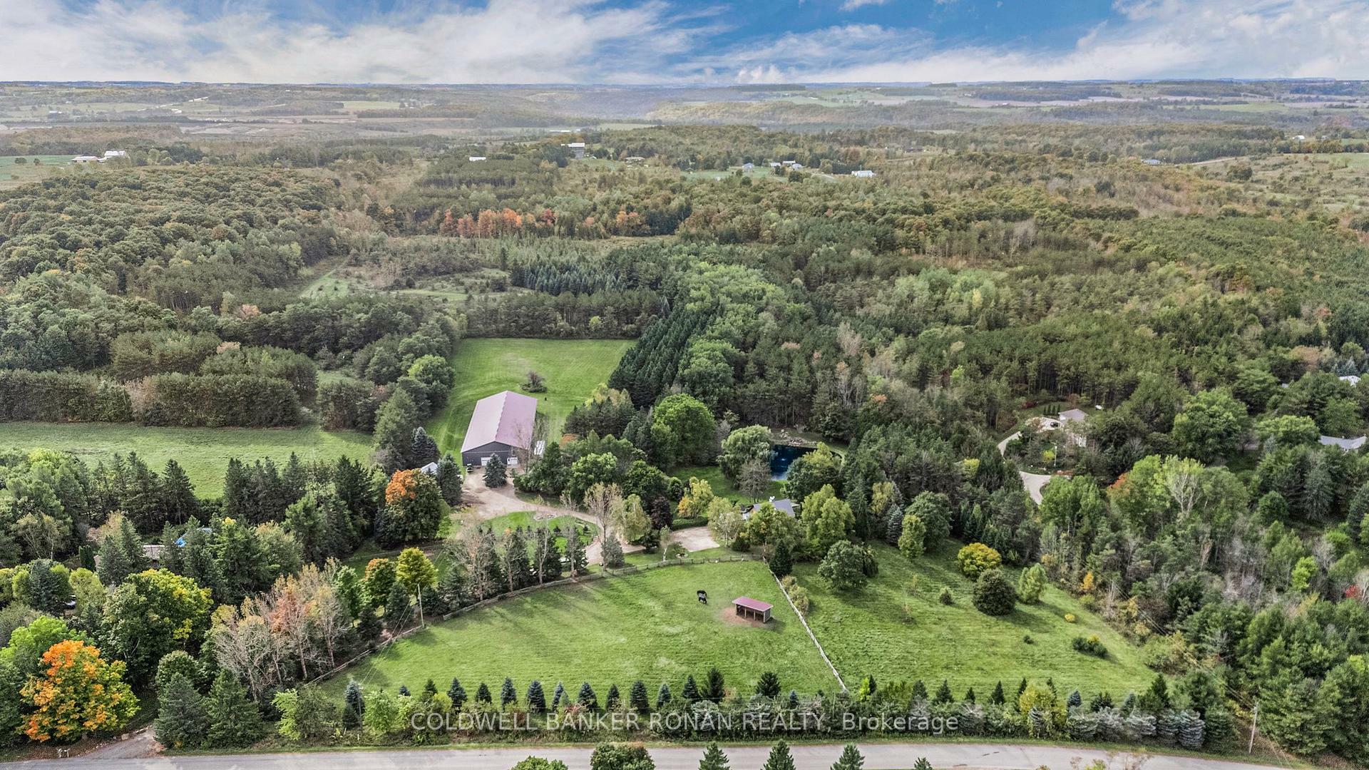 Photo de la propriété: 836138 4th Line E ON L9V 0J1