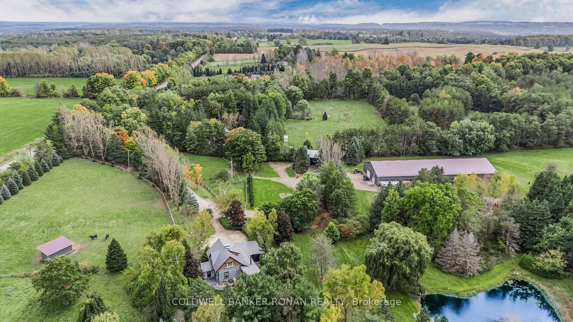 Photo de la propriété: 836138 4th Line E ON L9V 0J1