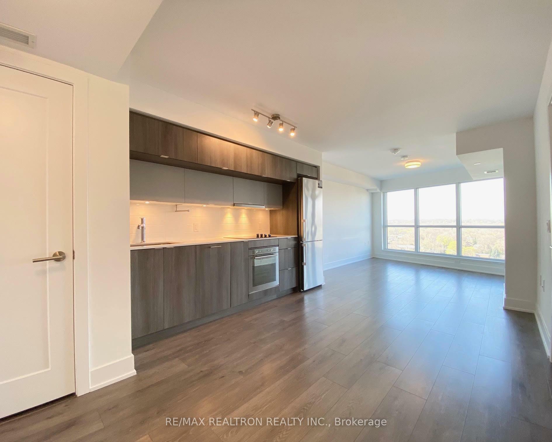 Property Photo: 585 Bloor Street E 1215 ON M4W 0B3