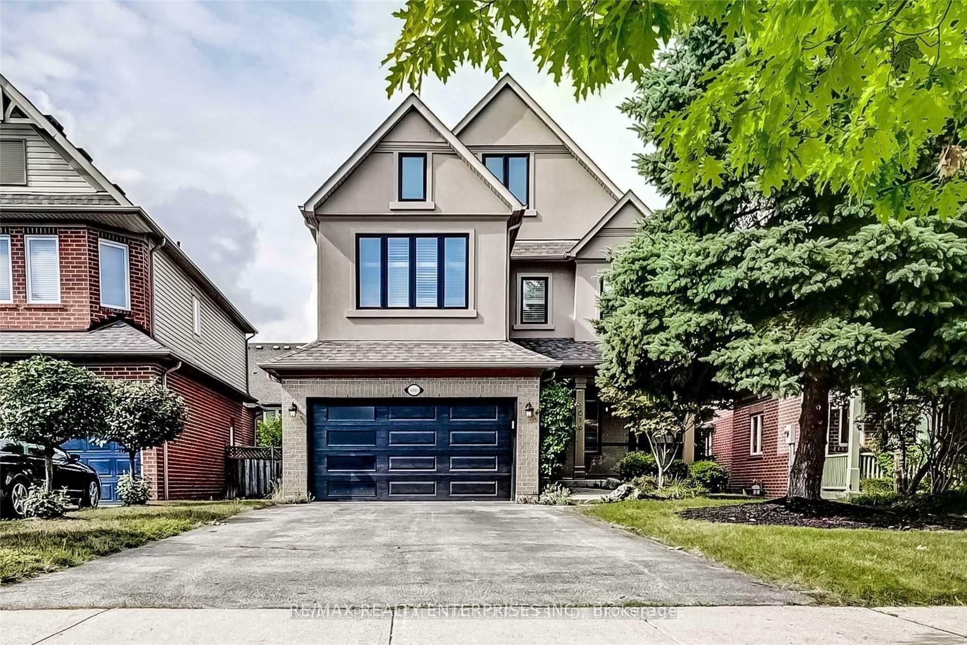 Photo de la propriété: 1016 Queen Street W ON L5H 4J7