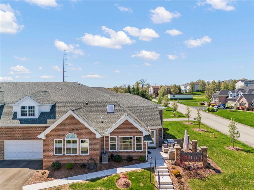 Property Photo: 1548 Parkwood Pointe Drive PA 15046