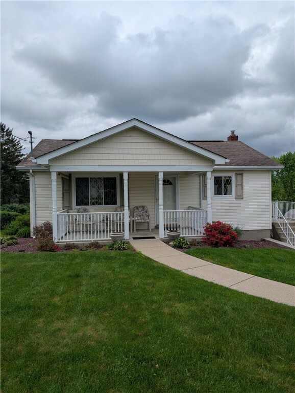 Property Photo:  880 Northeast Dr  PA 15642 