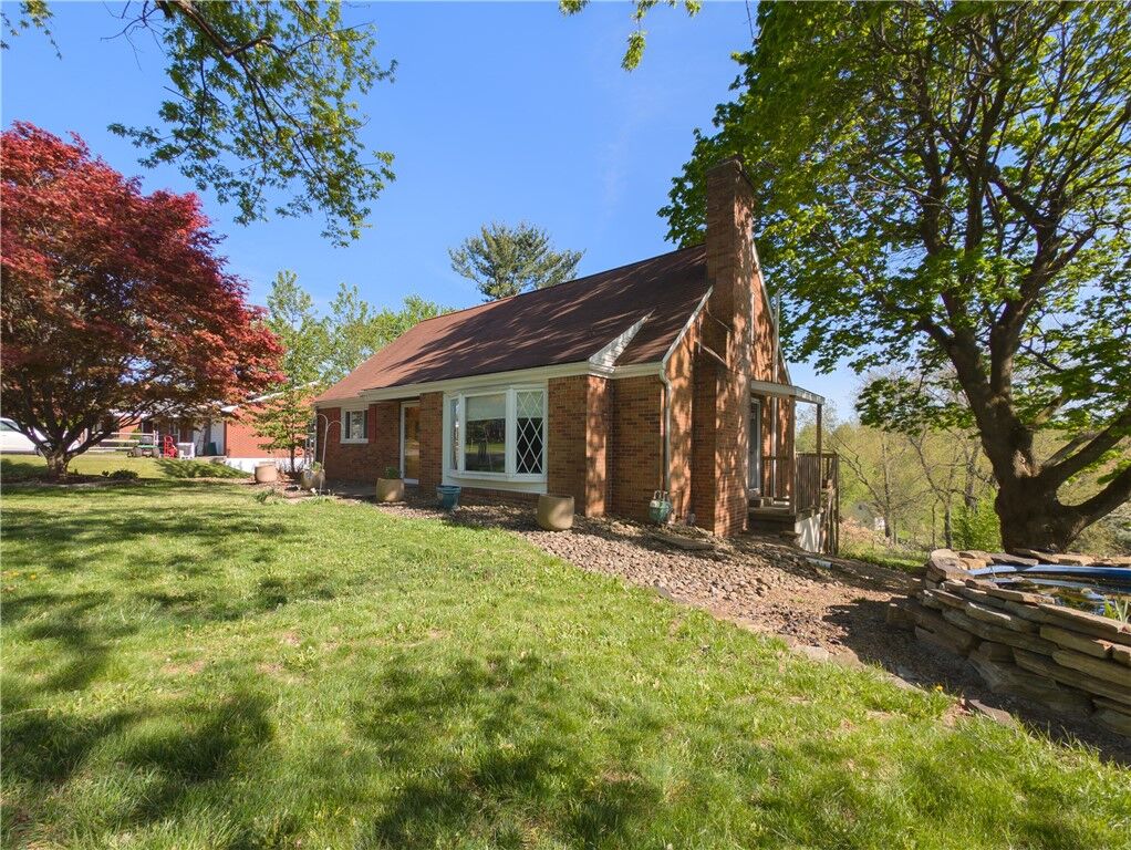 Property Photo: 140 Bonnie View Dr PA 15090