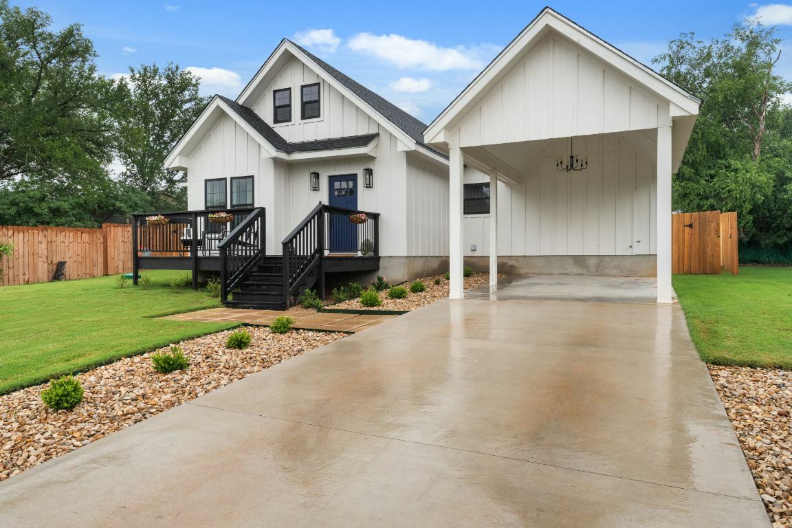 Property Photo: 206 Sunfire TX 78669