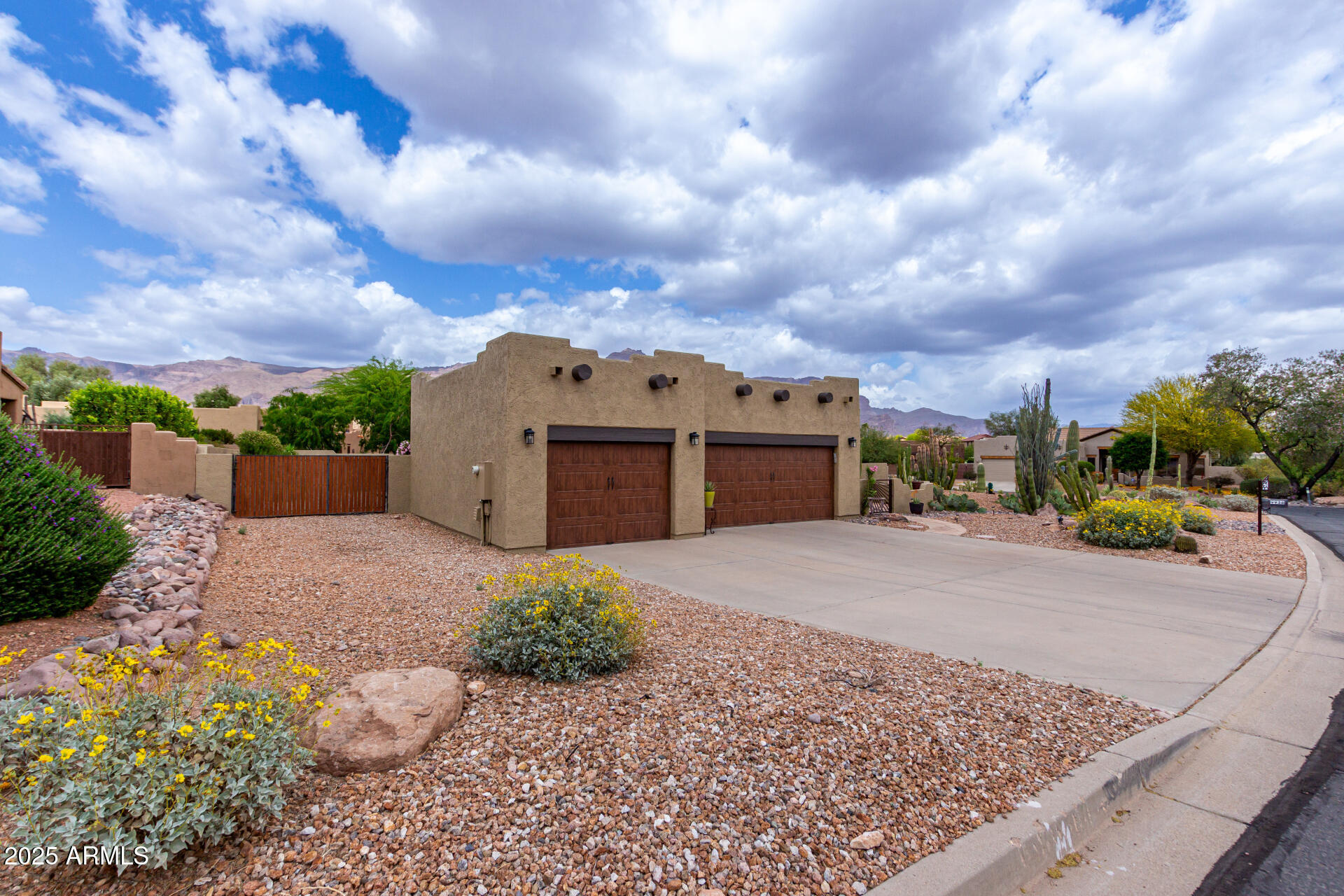 Property Photo: 9938 E Little Nugget Way AZ 85118