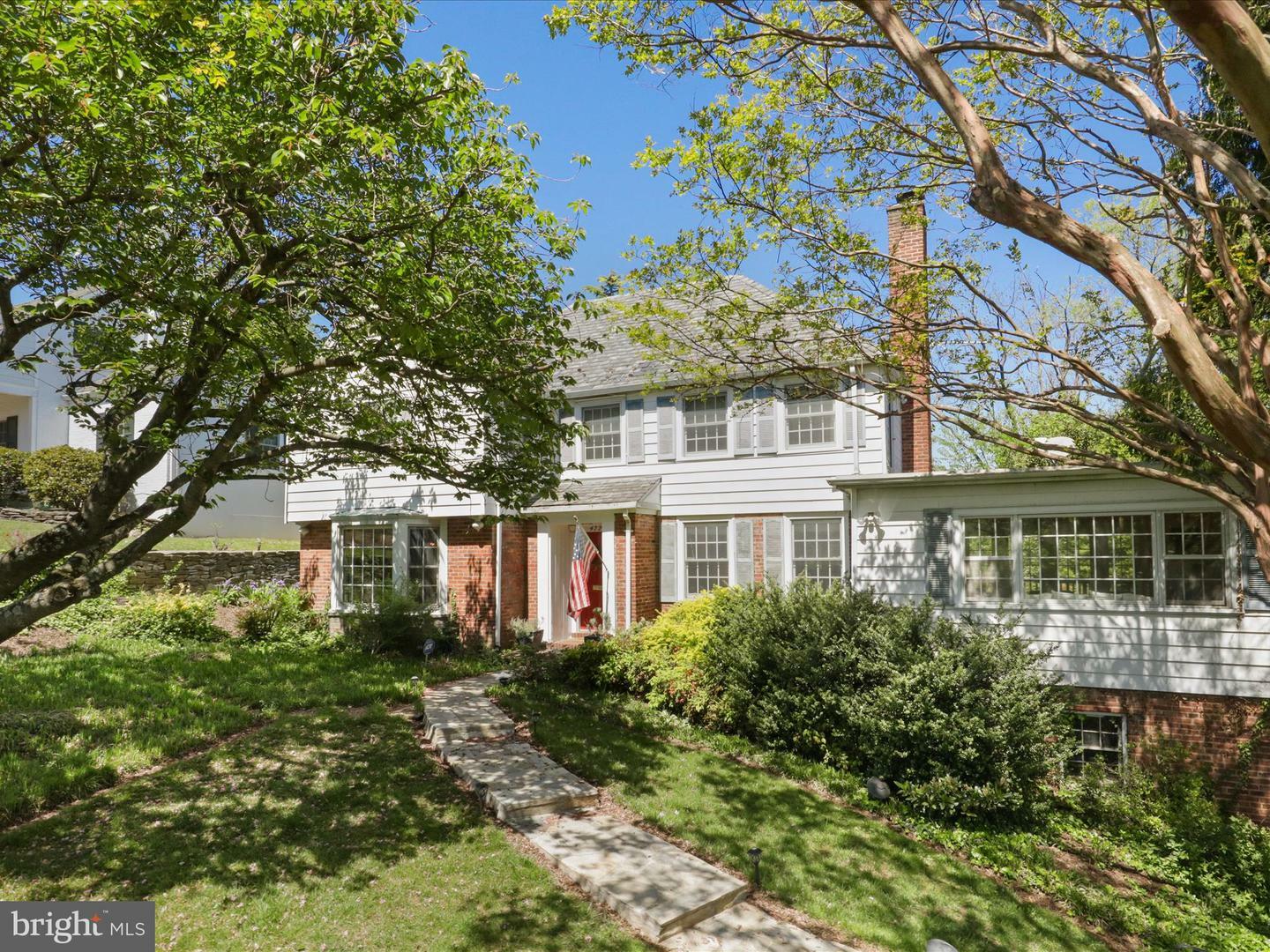 Property Photo: 4725 Rock Spring Road VA 22207
