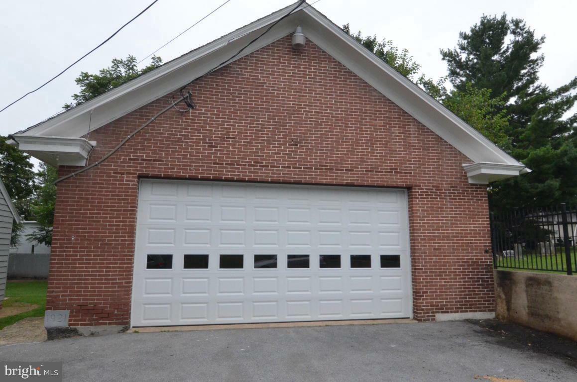 Property Photo: 1709 Lampeter Road PA 17602
