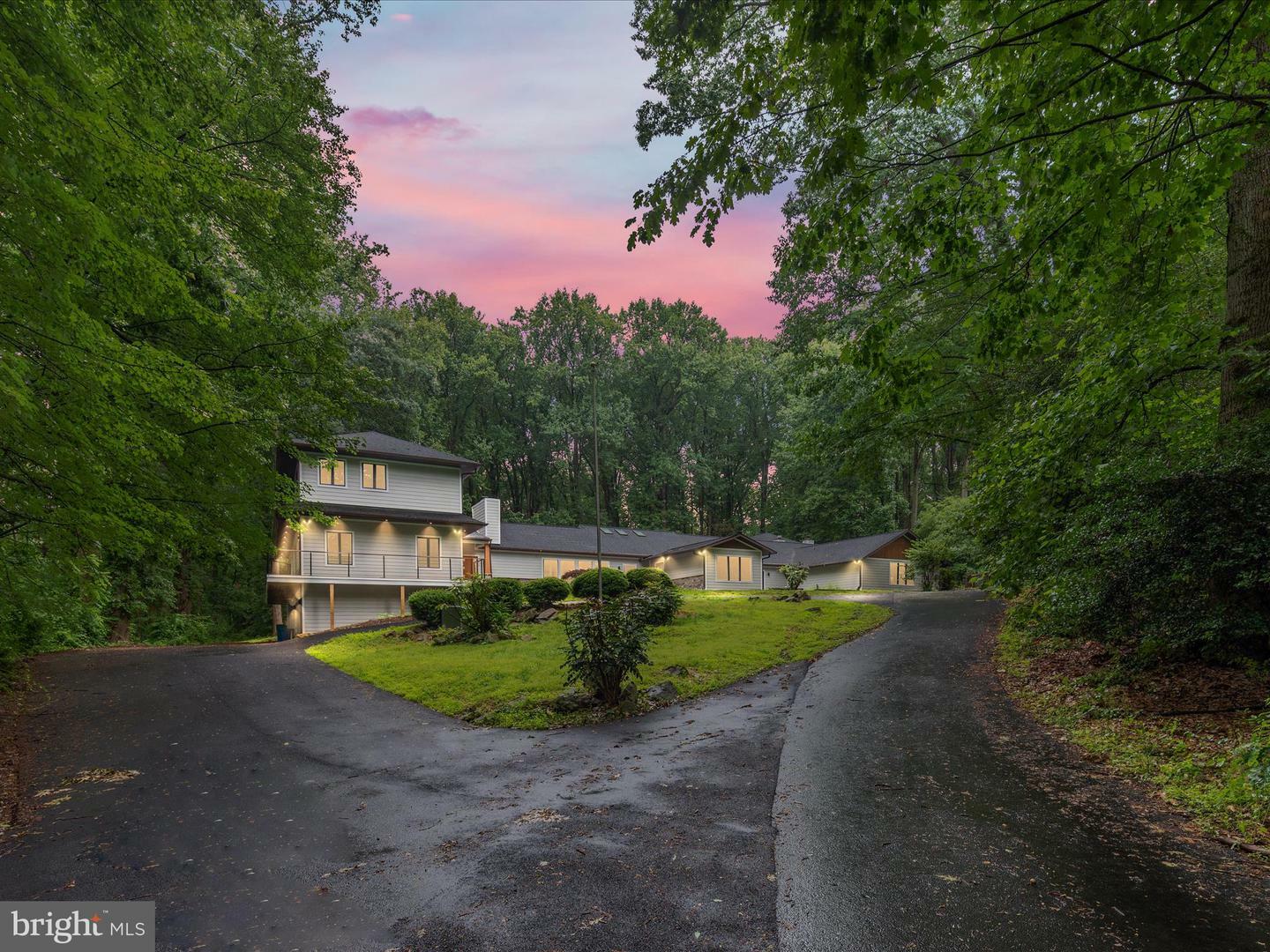 Property Photo: 9711 Meadowlark Road VA 22182