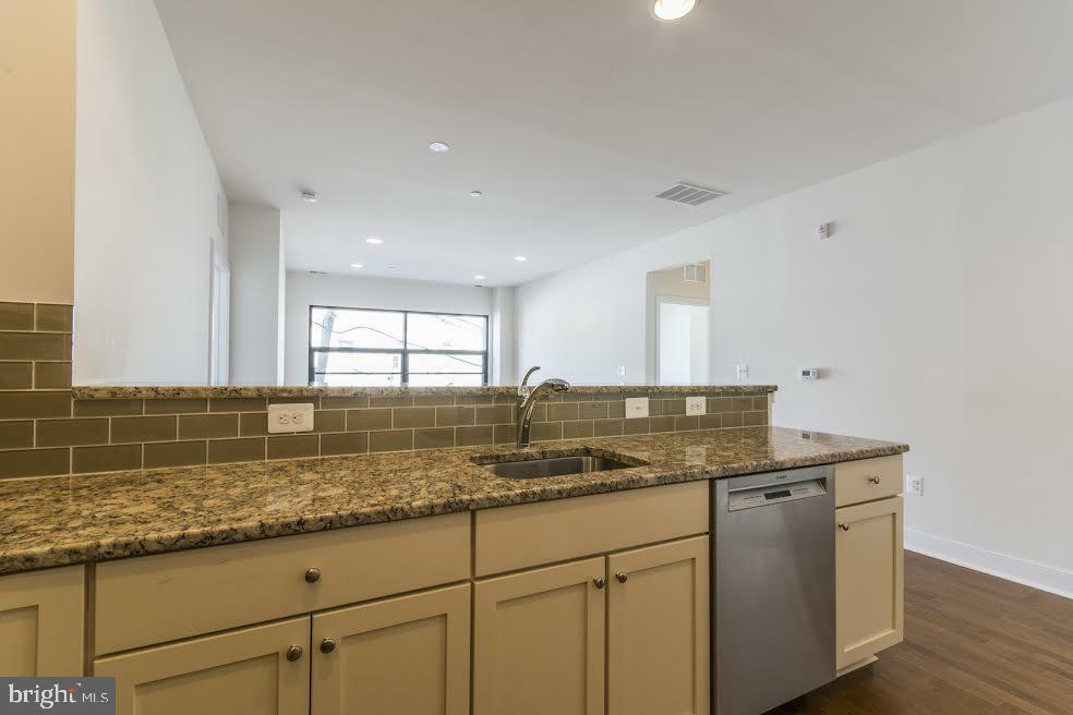Property Photo: 600 S 24th Street 213 PA 19146