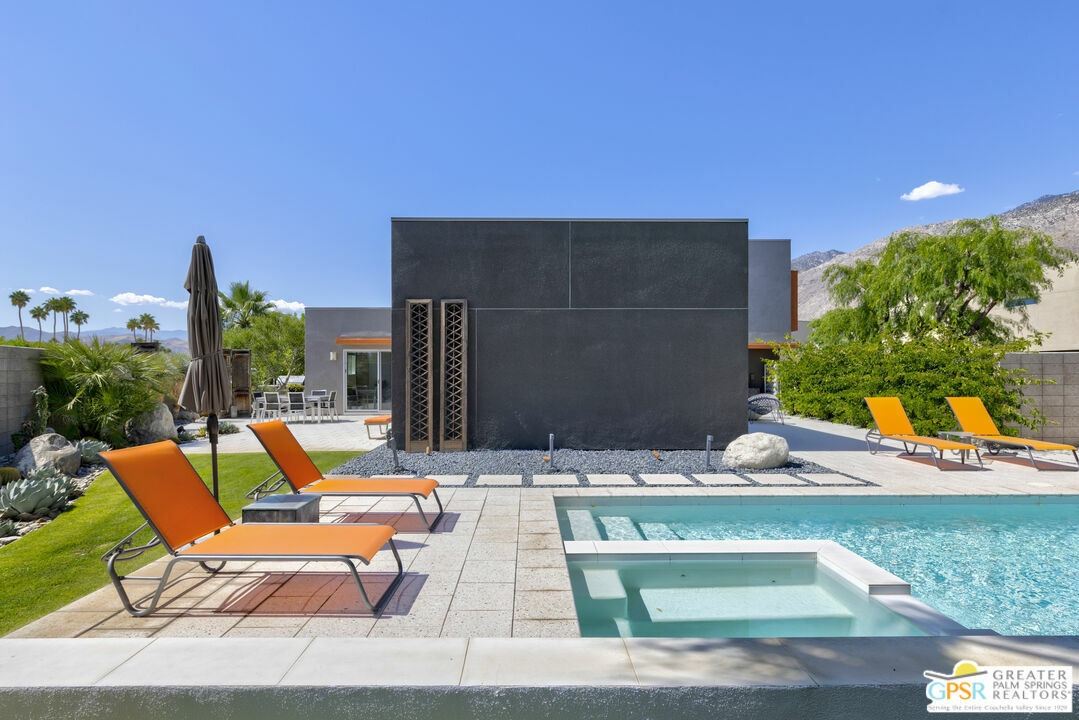 Property Photo: 484 Chelsea Dr CA 92262