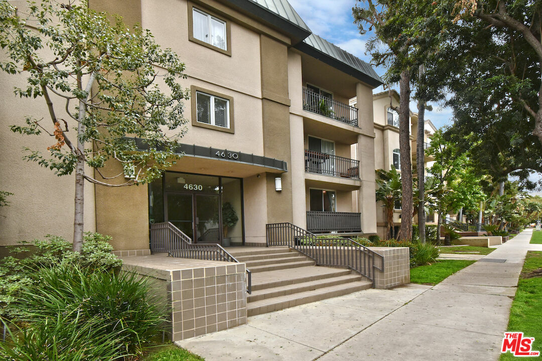 Property Photo: 4630 Willis Ave CA 91403