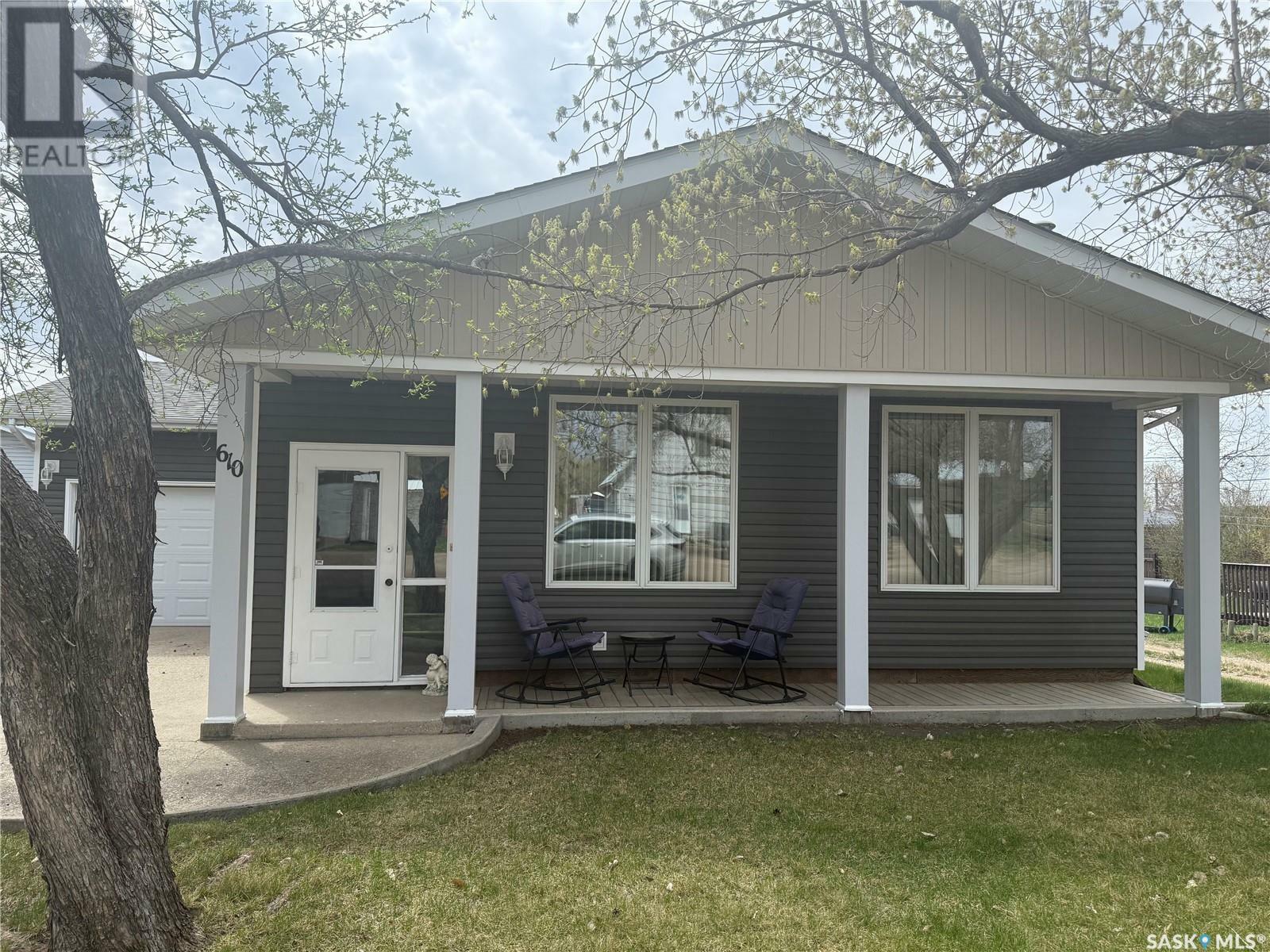Property Photo: 610 Carbon Avenue SK S0C 0M0