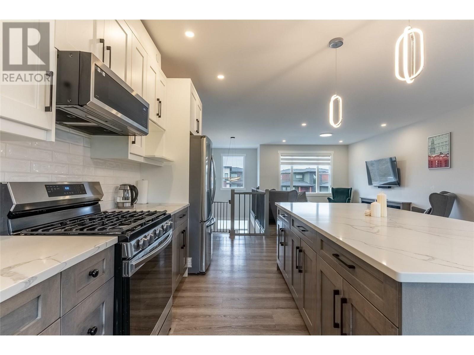 Property Photo: 1097 Edgehill Place BC V2C 0G6