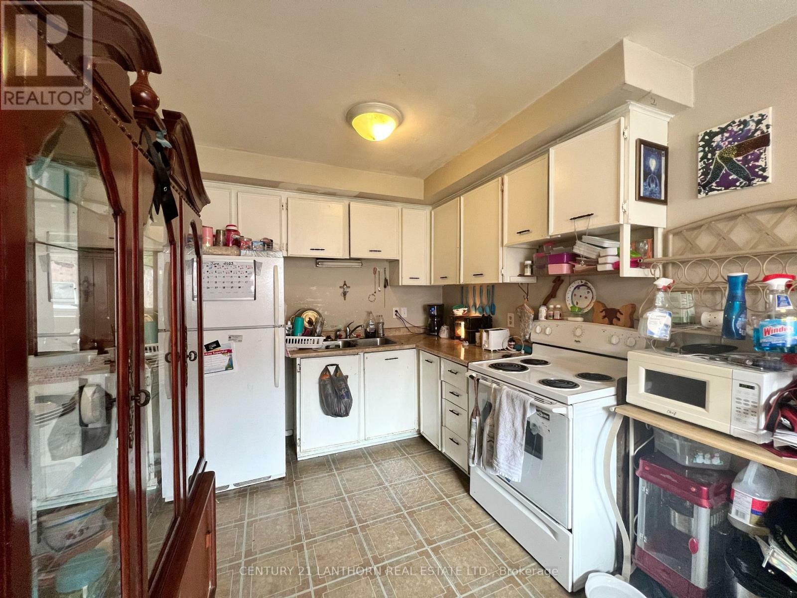 Property Photo: 19 Tracey Park Drive 38 ON K8P 4R4