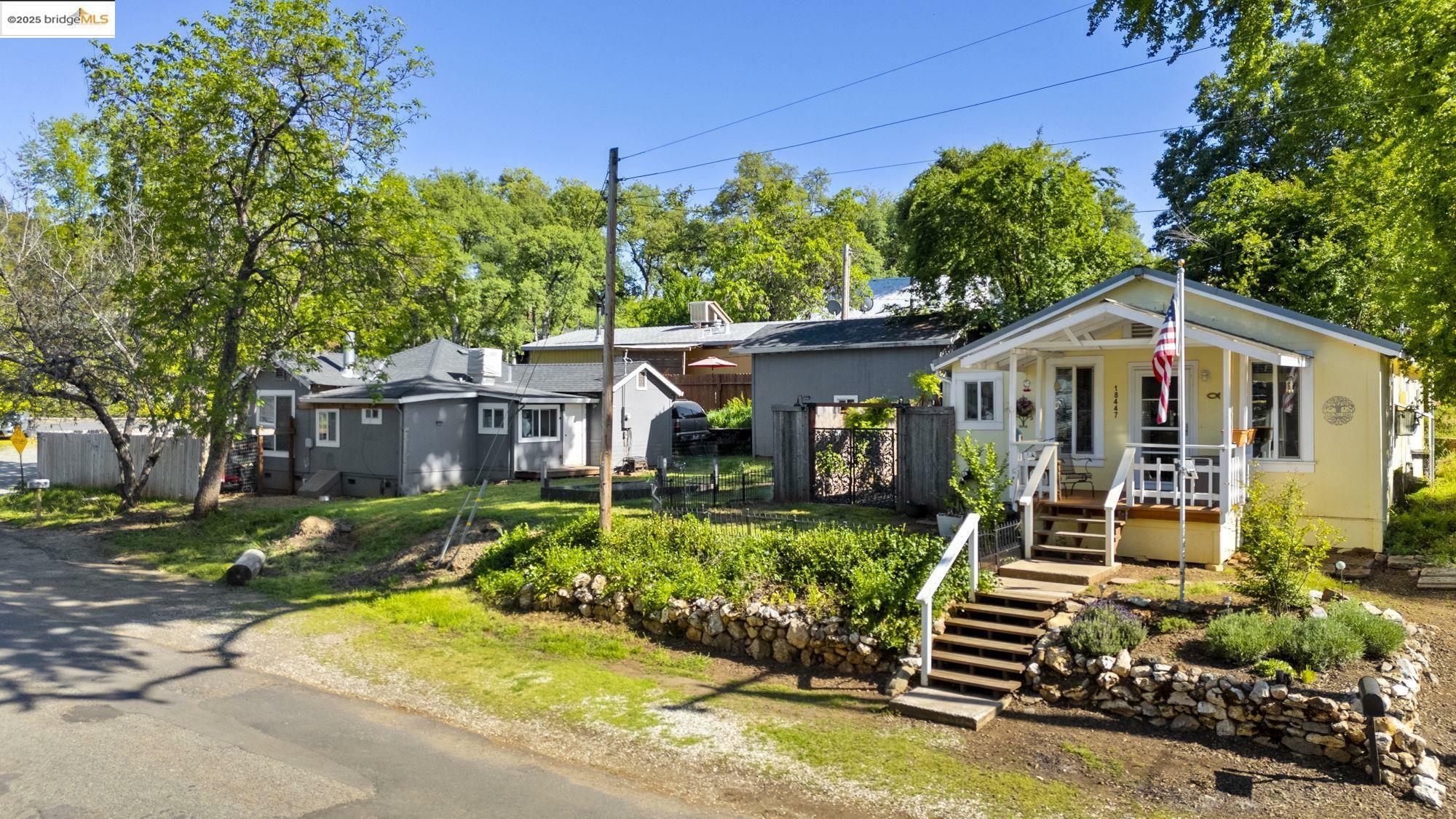 18447 Elm Avenue  Tuolumne CA 95379 photo