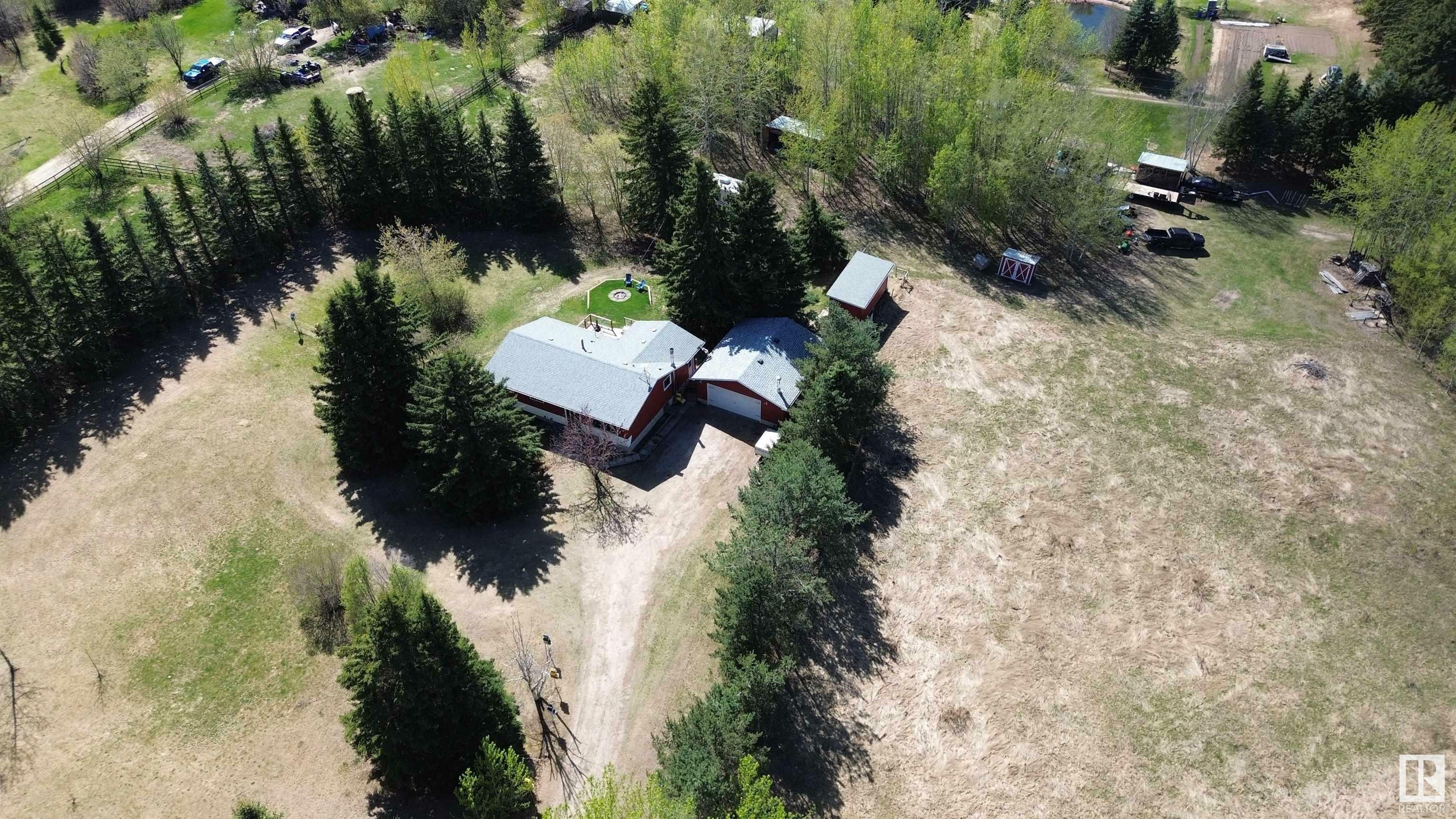 Photo de la propriété: 54 53417 Rge Road 14 AB T7Y 0B5