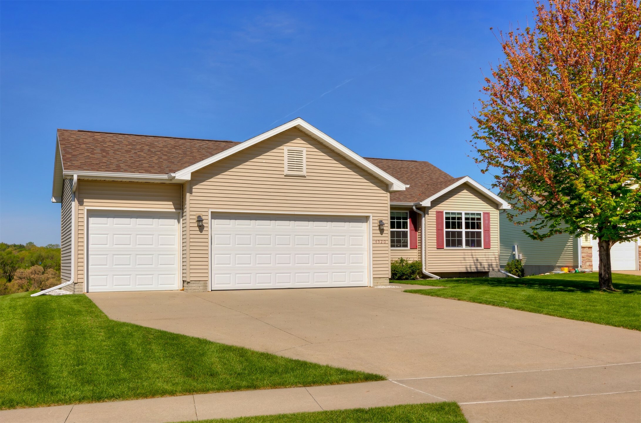 4520 147th Street  Urbandale IA 50323 photo