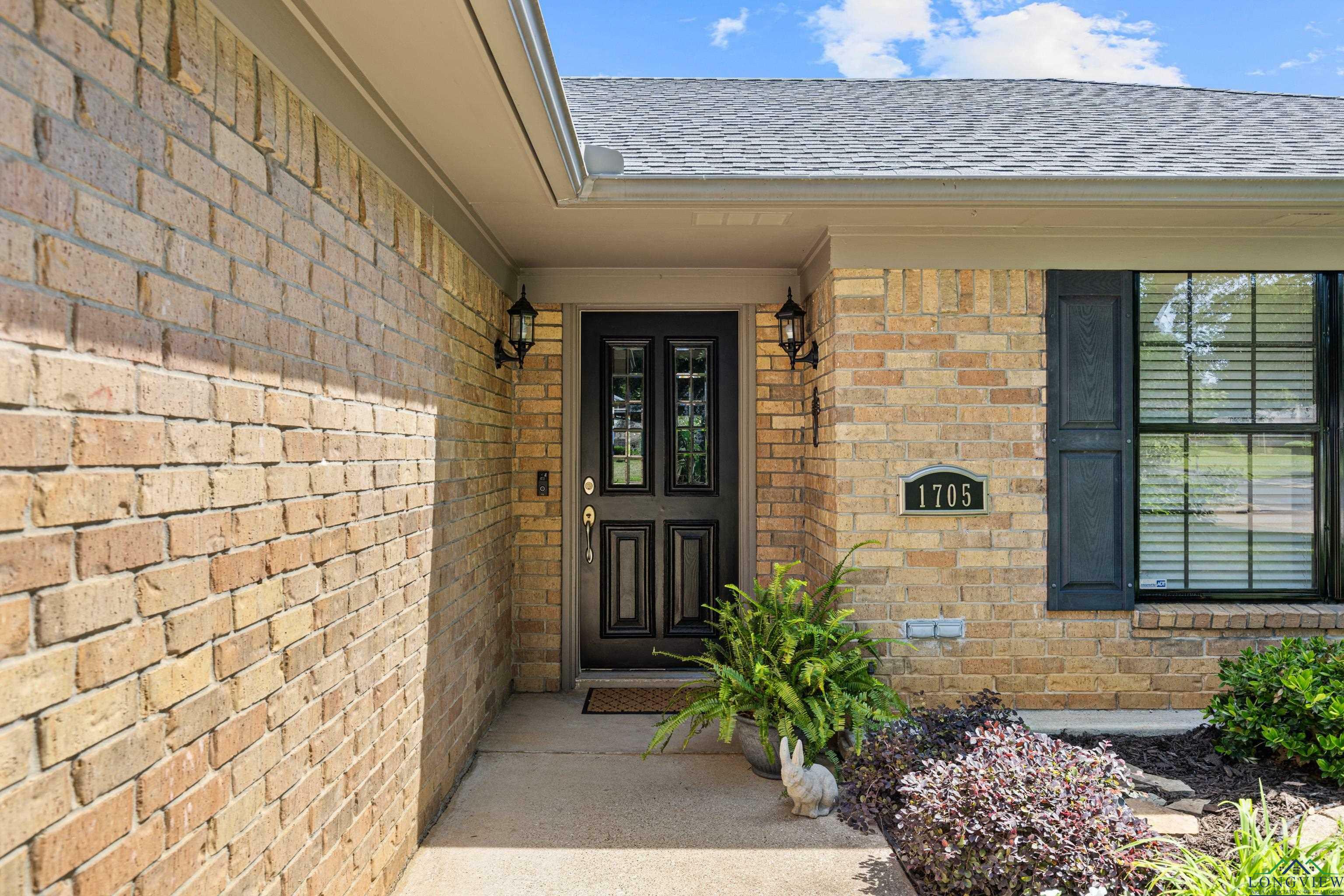 Property Photo: 1705 McCord St TX 75605
