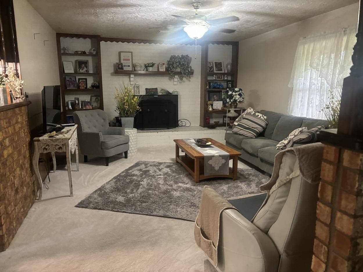 Property Photo: 330 N Hilltop Rd OK 73006