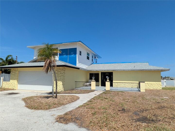 Property Photo: 5930 Bahama Way N FL 33706