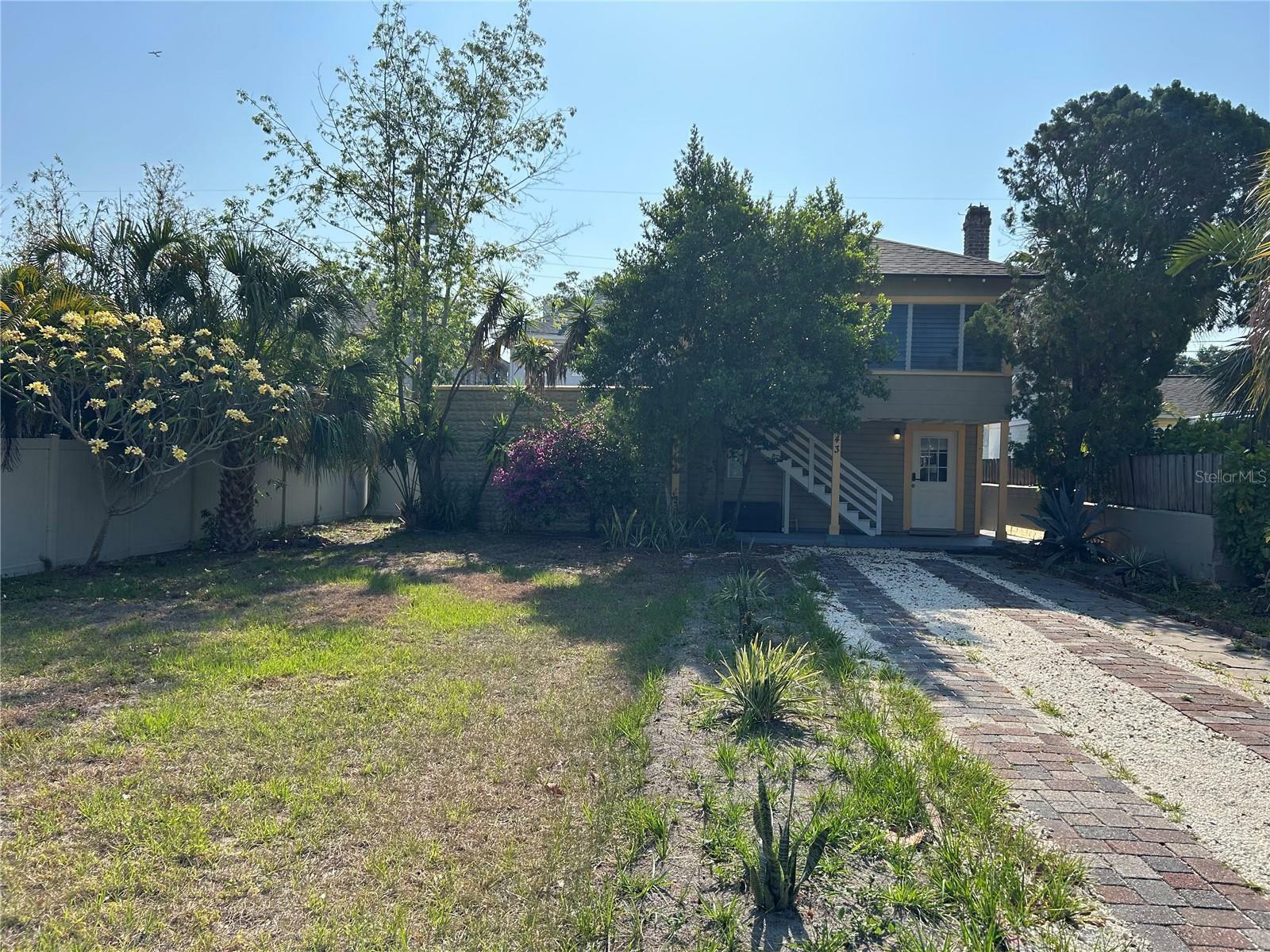 Property Photo:  943 7th Street N  FL 33701 