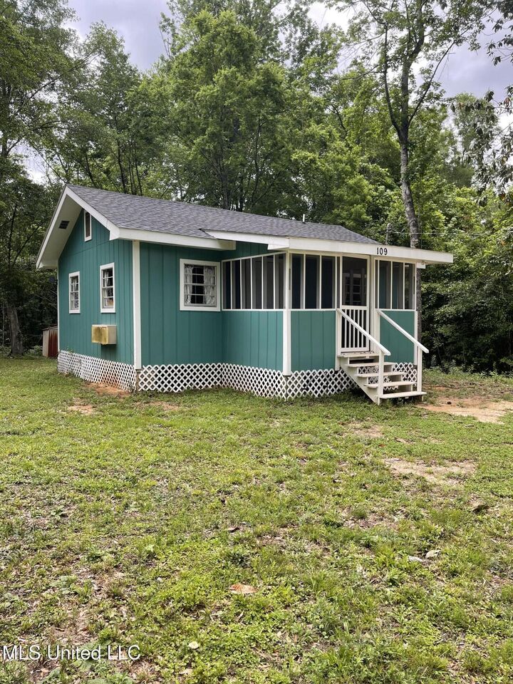 Property Photo:  109 Honeysuckle Lane  MS 39452 